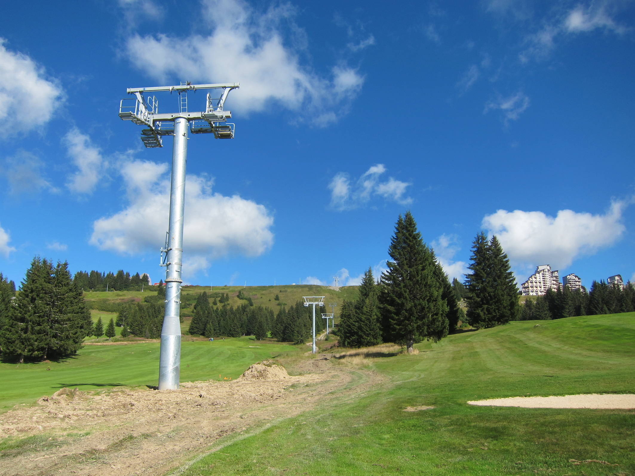 The new Proclou chairflit over the Avoriaz golf course