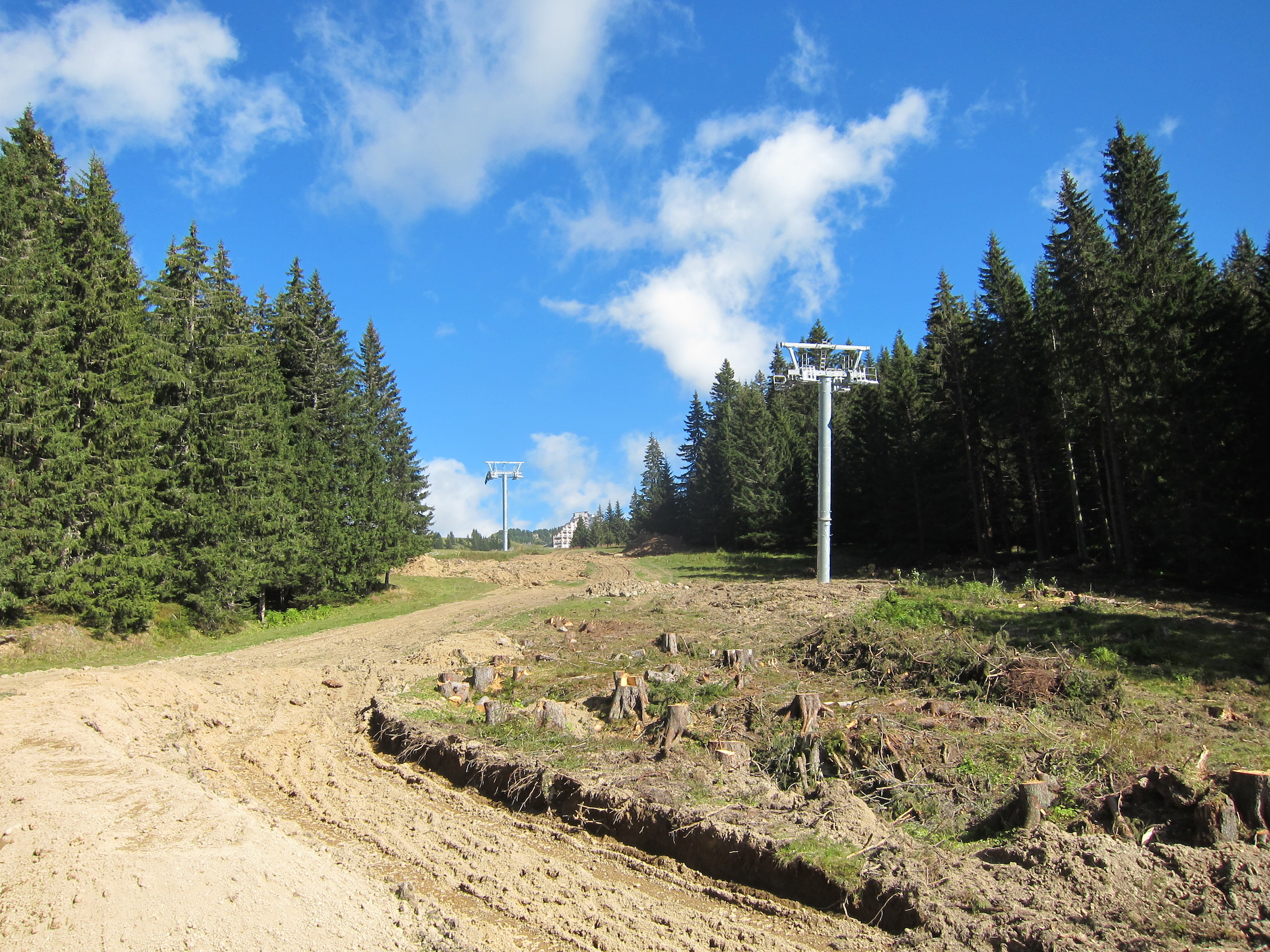 Lots of trees have been cut down to widen the bottom of the Proclou slope.
