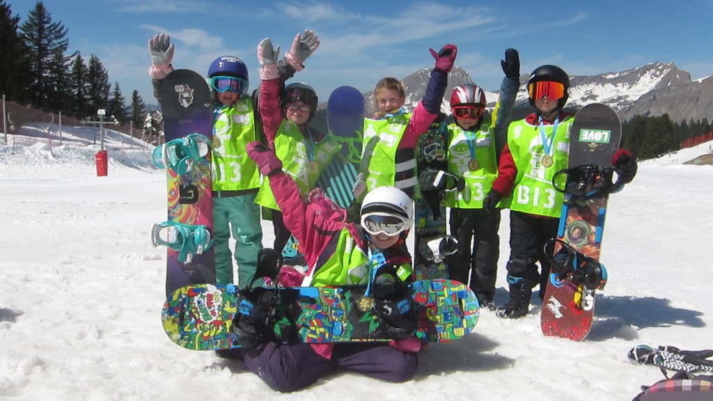 enfants snowboarding morzine