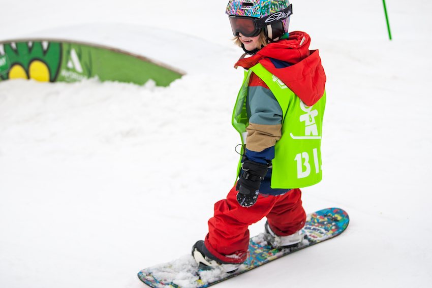 cours de snowboard pour enfants à morzine