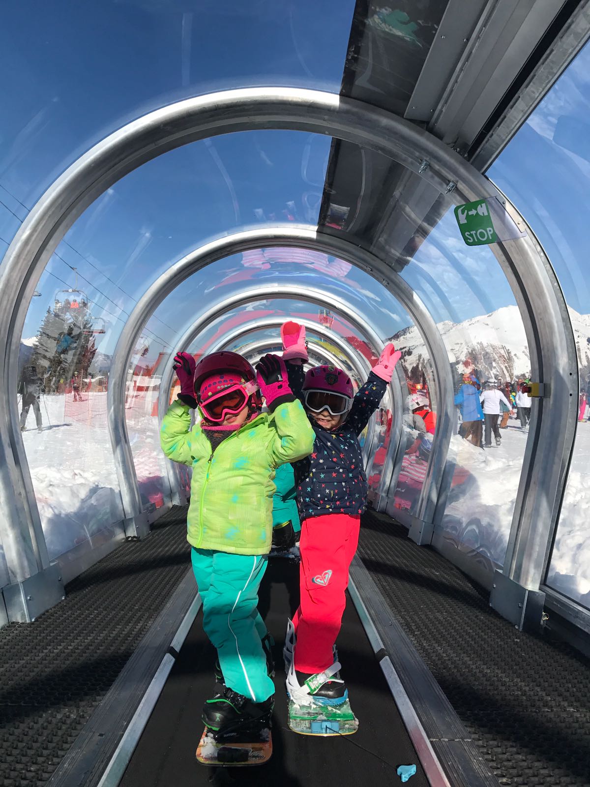 Teaching kids to snowboard on Pleney / Morzine