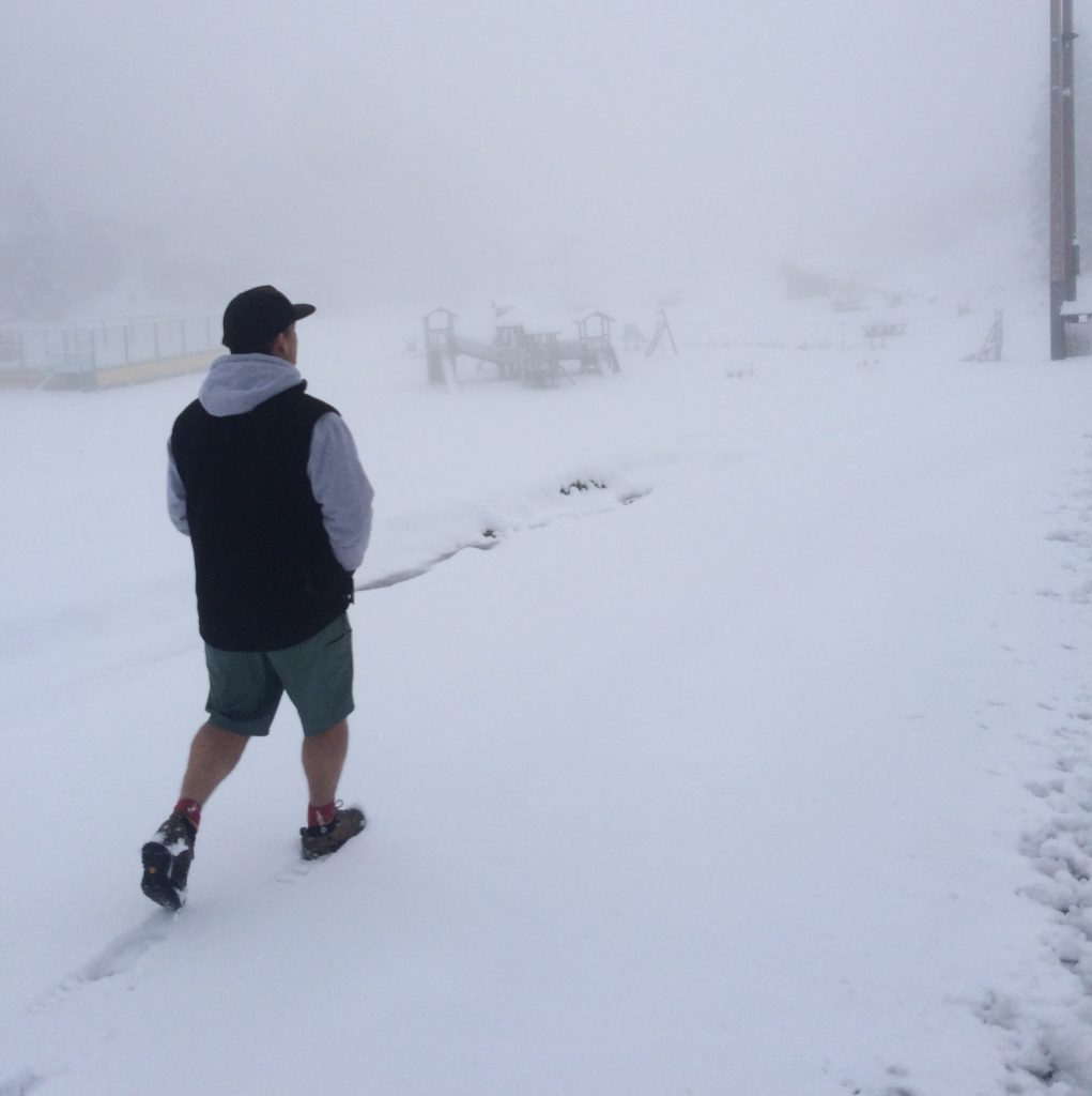shorts dans la neige